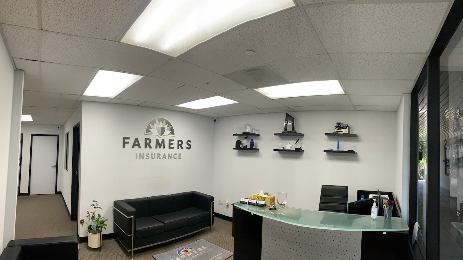 Front desk at the Moreno Valley Farmers Insurance office